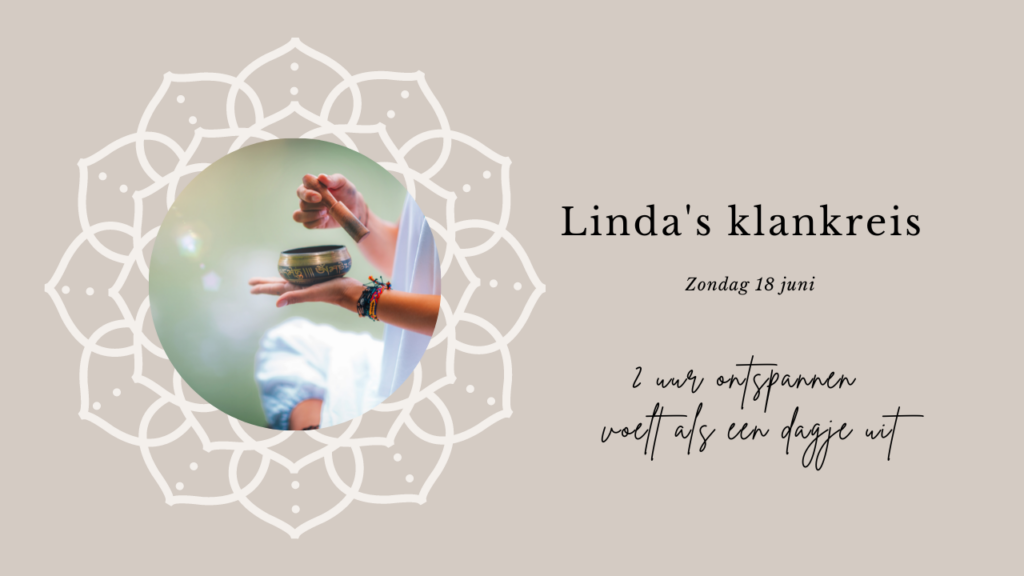 Klankschaal die bespeelt wordt tijden een klankreis of klankbad of klankschalensessie